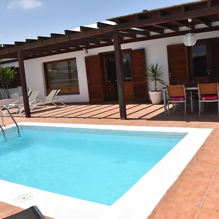 Happy Con Piscina Privada 别墅