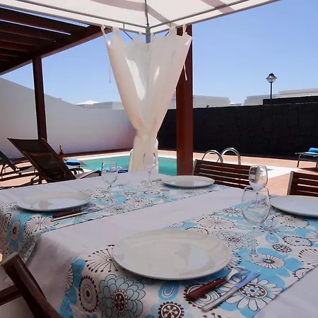 Happy - Piscina Y Amplia Terraza Soleada Villa Playa Blanca (Lanzarote)